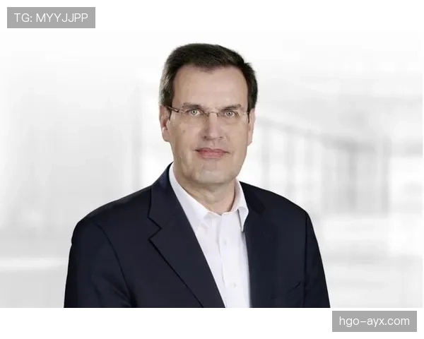 卡马文加控场能力持续提升，中场调度表现稳健